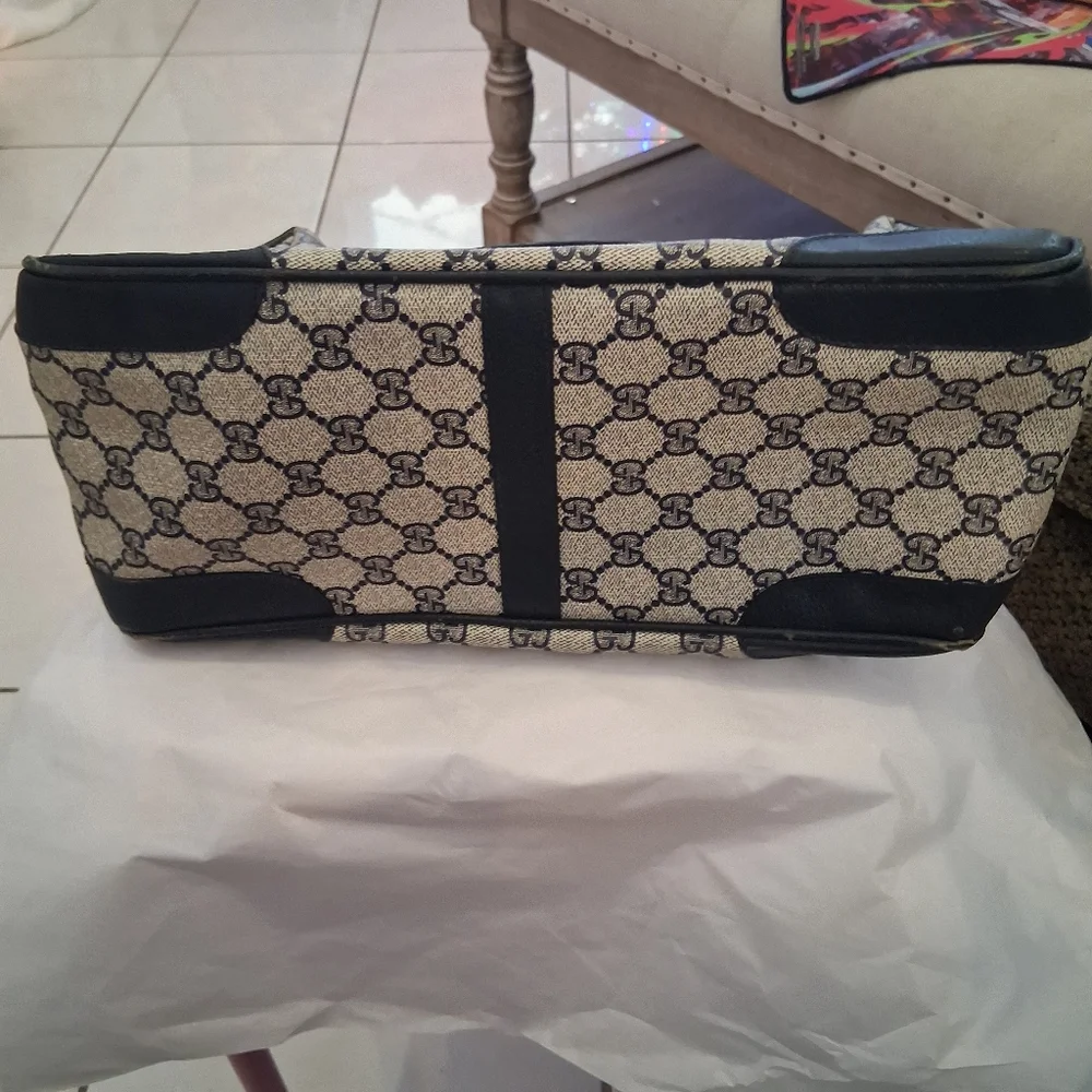 Gucci Beige and Navy, Authentic  Bag - Picture 3 of 16